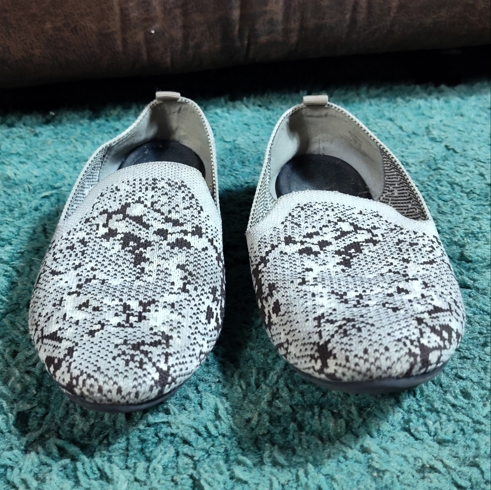 Vince Camuto Gray Snakeskin Loafer Flats 7.5M - Picture 3 of 13